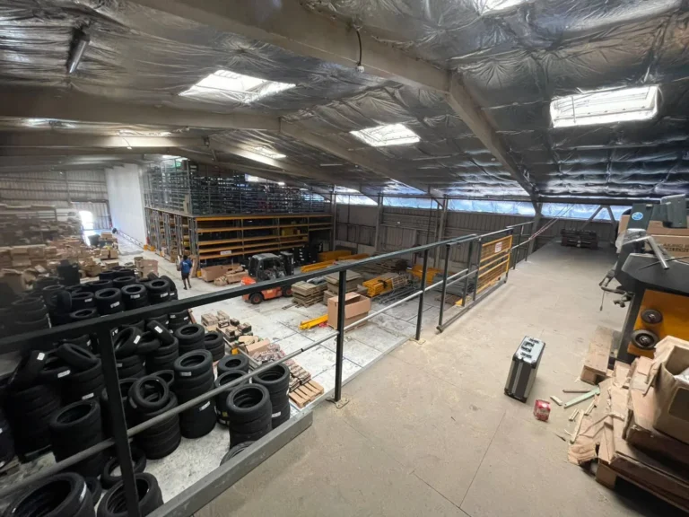Plateforme de stockage avec garde-corps au Lamentin, en Martinique